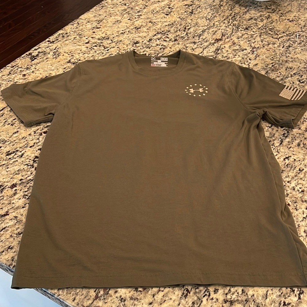 Underarmour Men’s t-shirt size medium